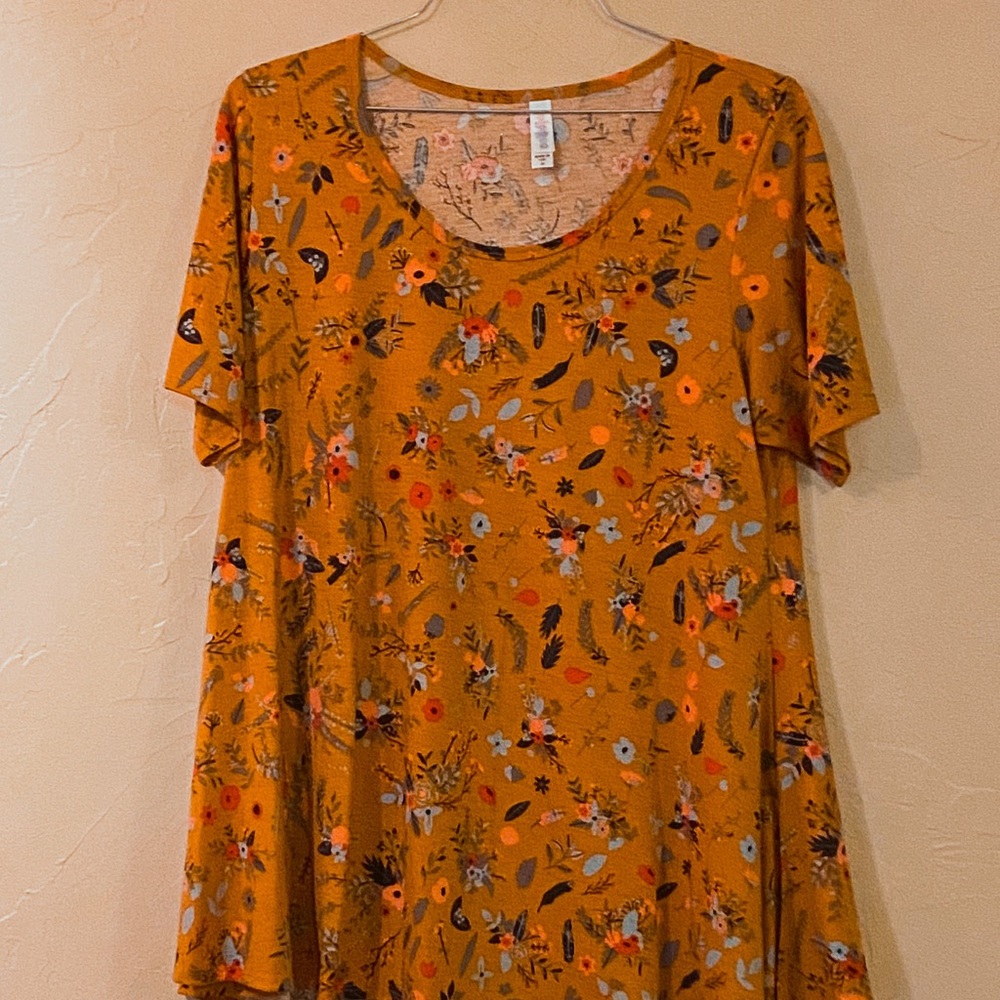 Lularoe Perfect Tee - image 1